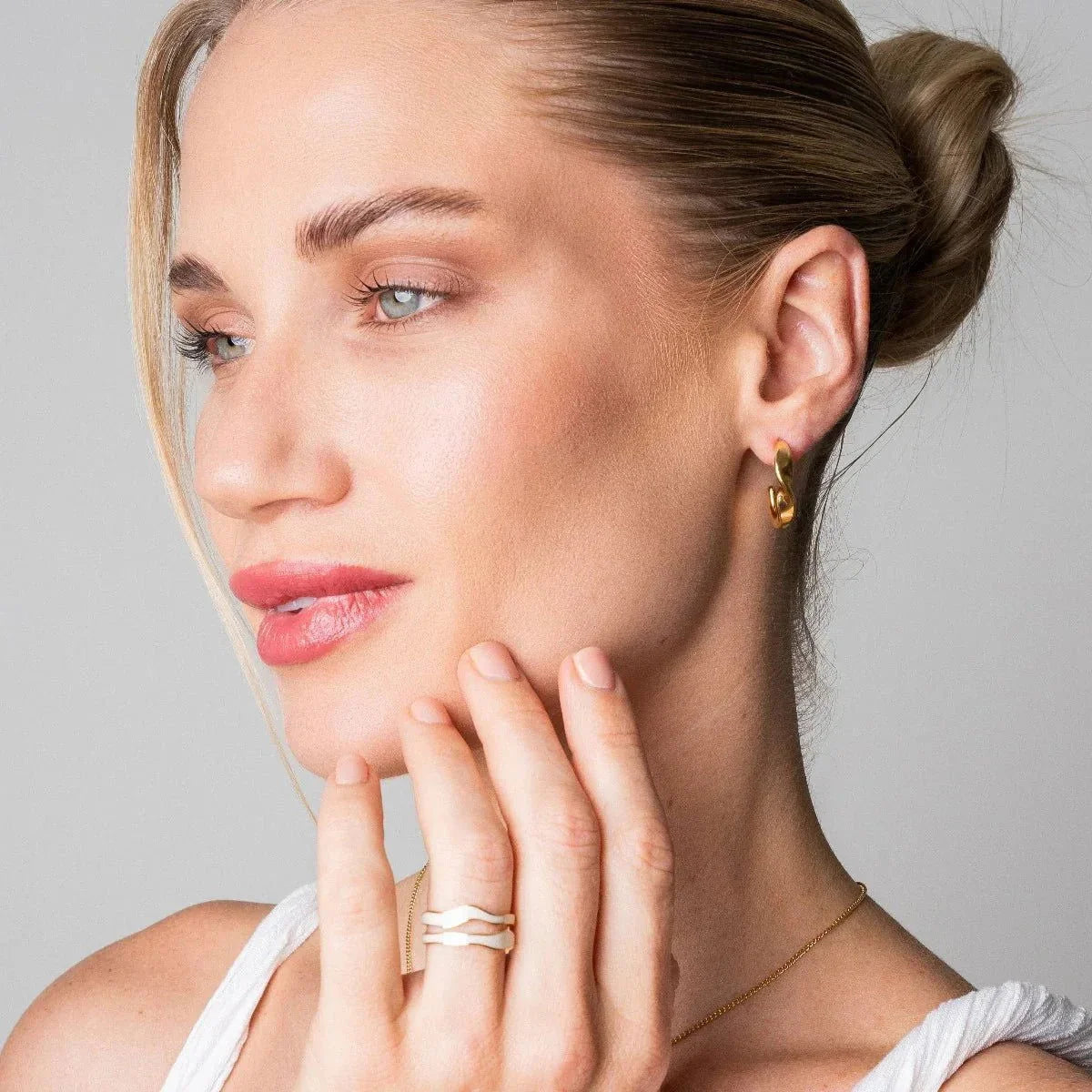 Anel Pure Abstrato Madrepérola Ajustável Banho em Ouro 18k Lenogue