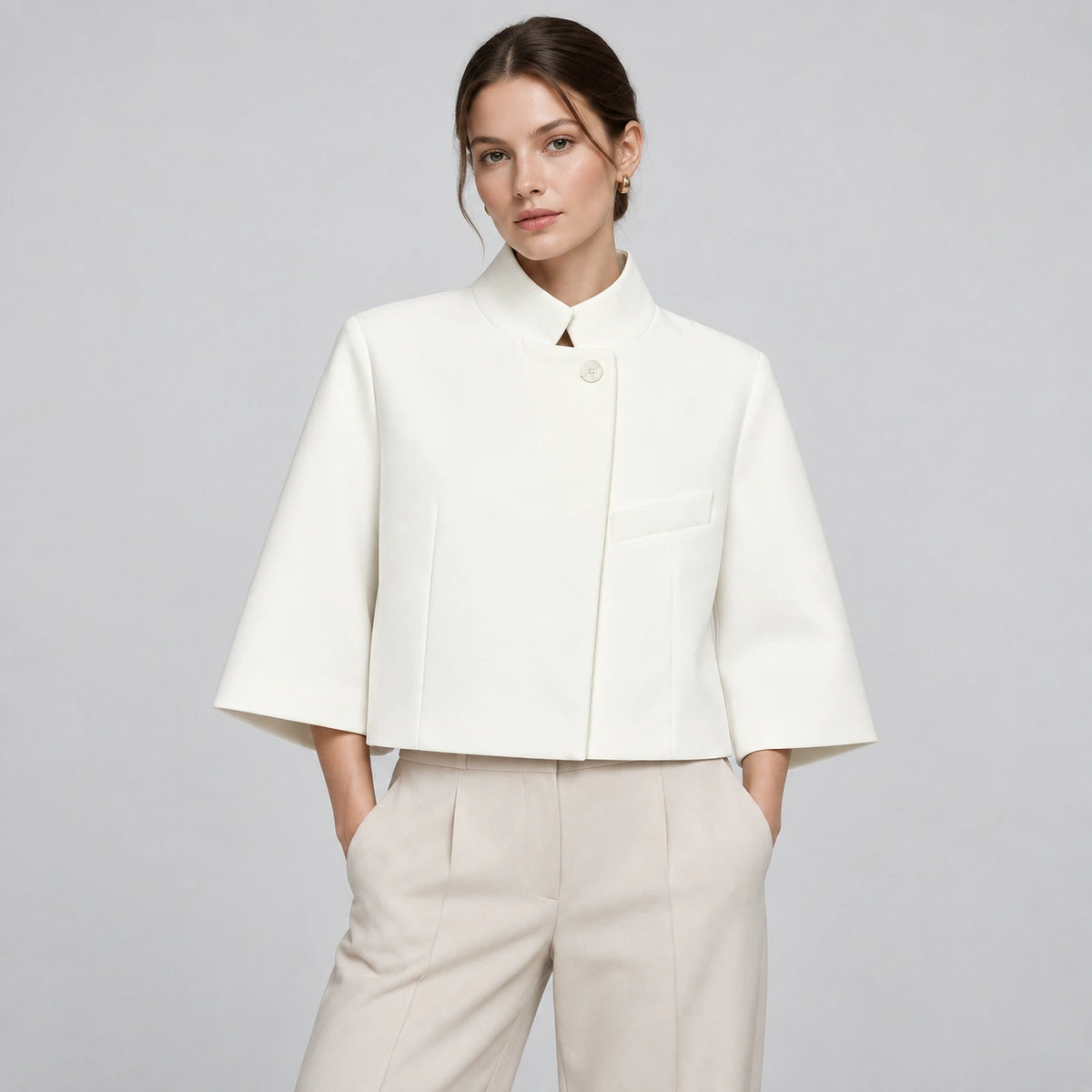 Blazer Cropped com Gola O e Fileira Única de Botões Raffiné Lenogue