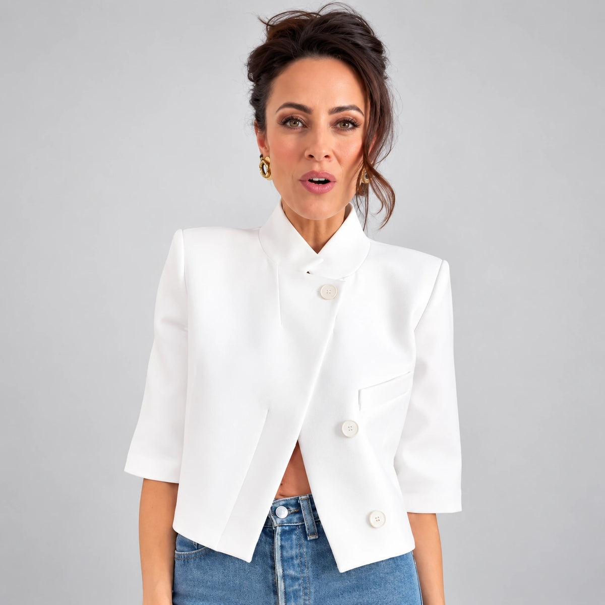 Blazer Cropped com Gola O e Fileira Única de Botões Raffiné Lenogue