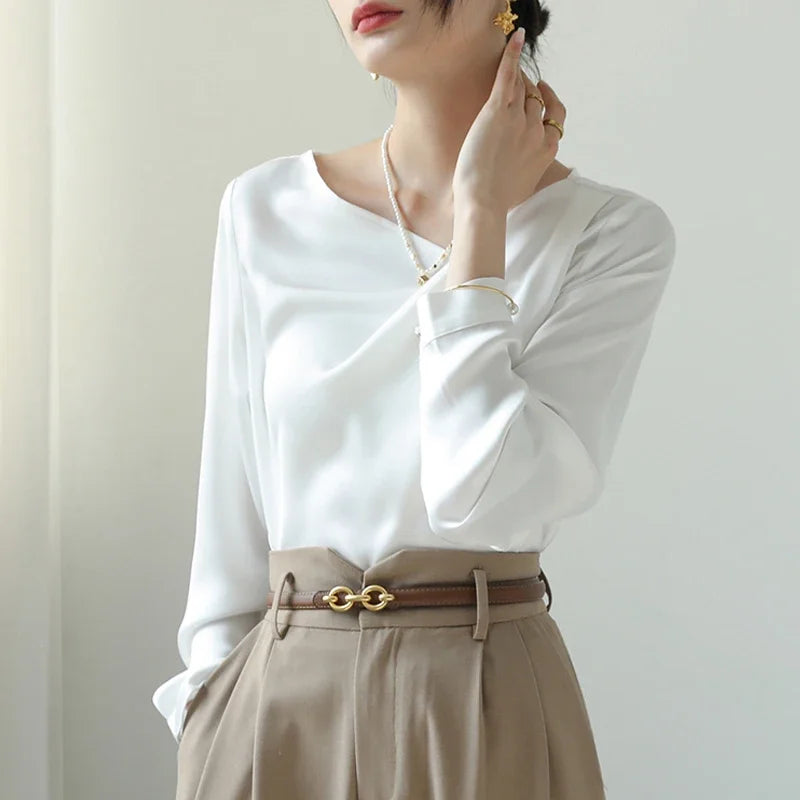 Blusa de Cetim com Gola Inclinada e Manga Longa Branco Élégant Lenogue