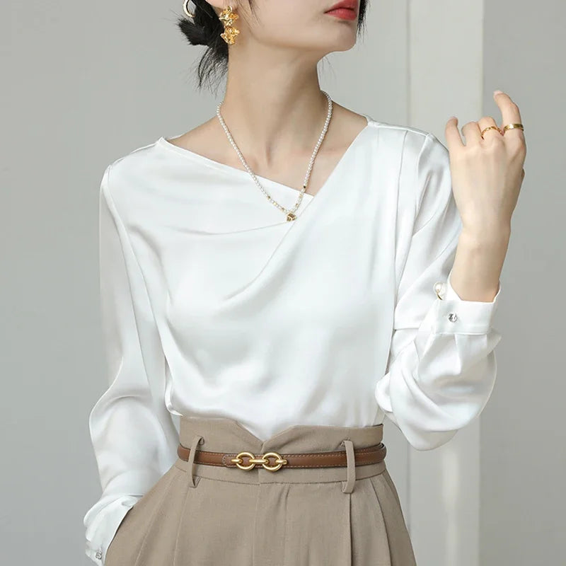 Blusa de Cetim com Gola Inclinada e Manga Longa Branco Élégant Lenogue