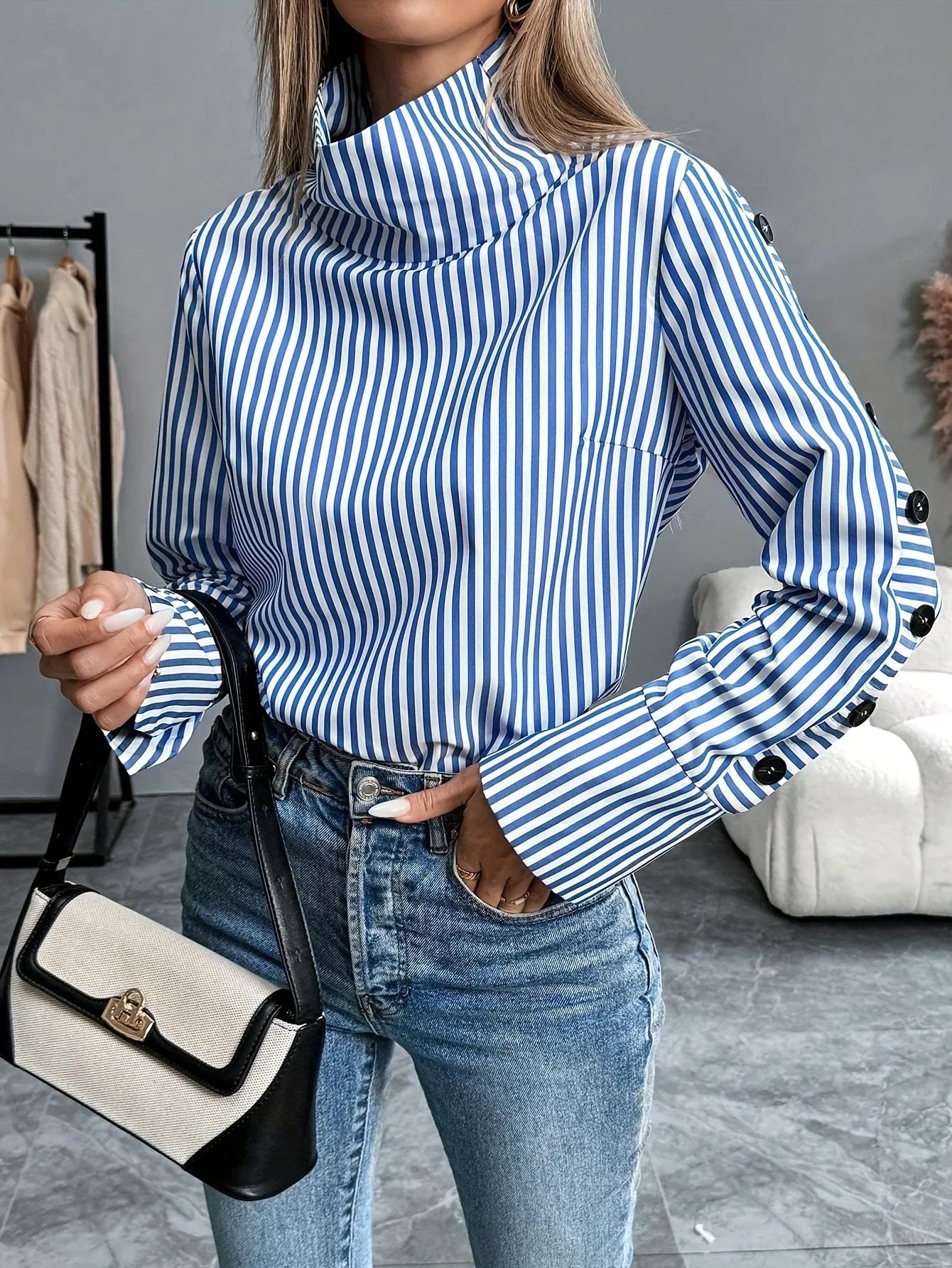 Blusa de Poliéster Listrada com Gola Alta Lenogue