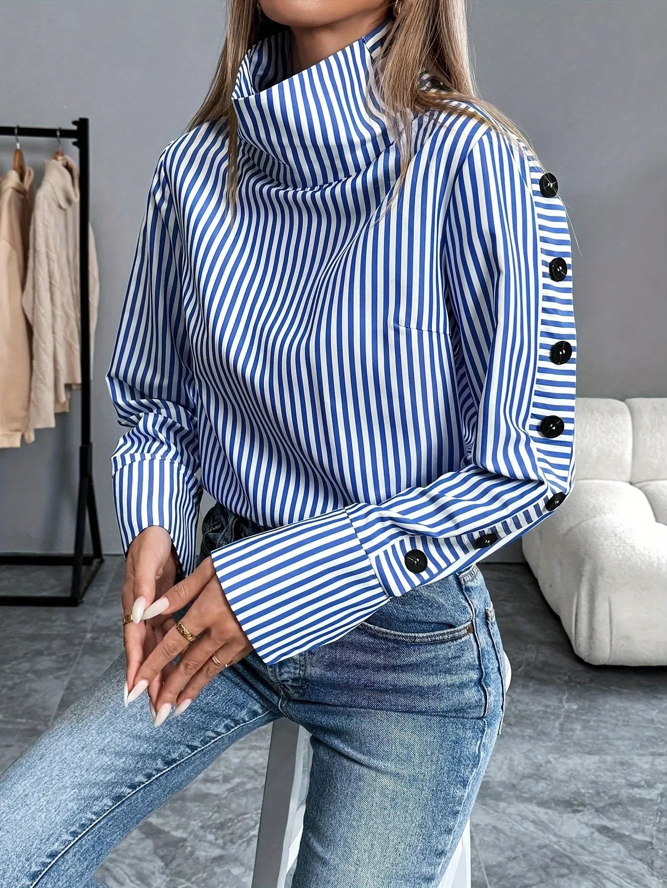 Blusa de Poliéster Listrada com Gola Alta Lenogue