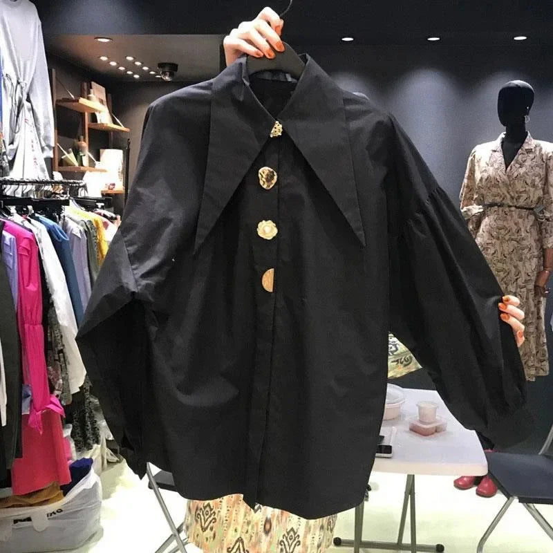 Blusa Social com Pérolas e Gola Marcante Lenogue