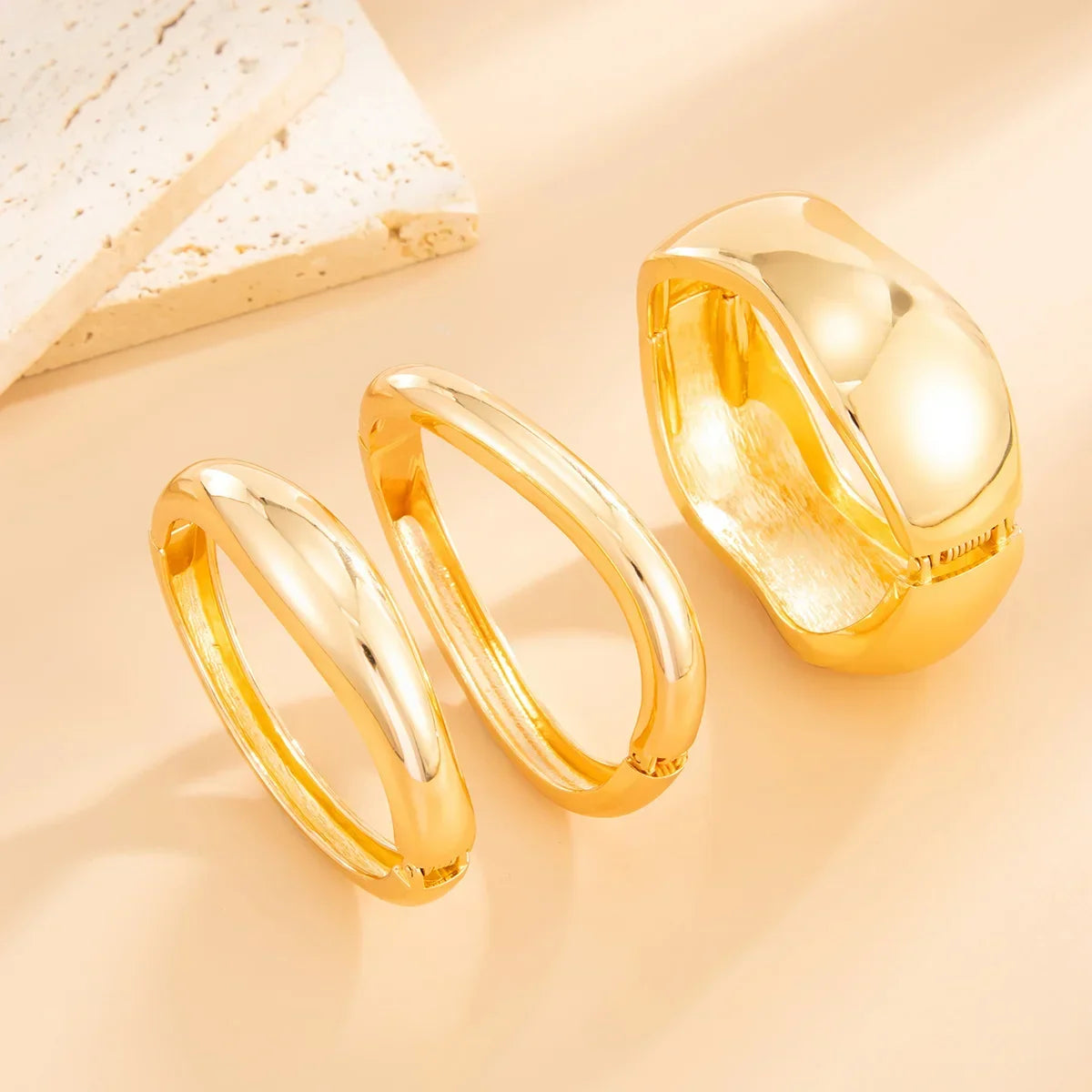 Bracelete Aro Aberto Largo Geométrico Acabamento Polido Lenogue