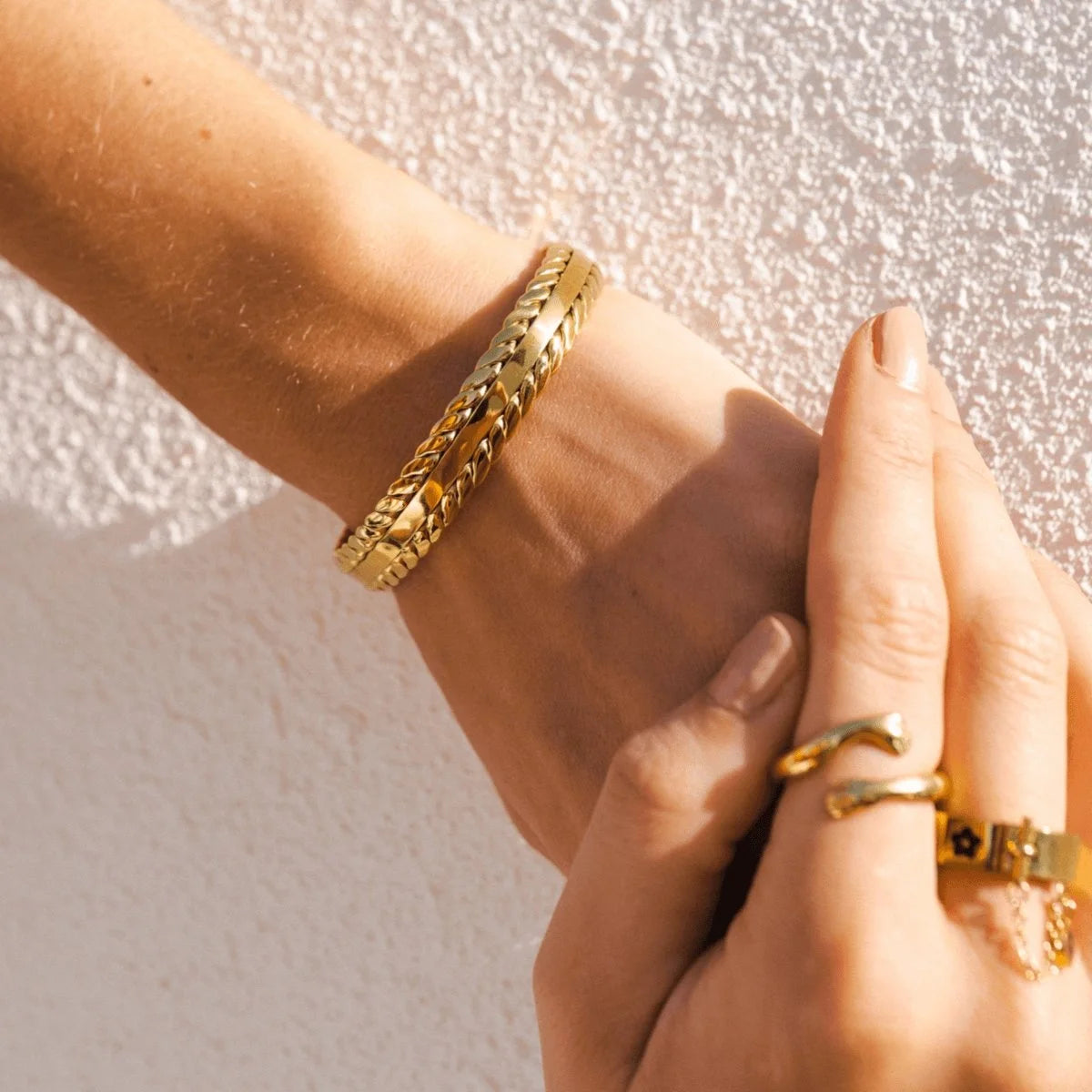 Bracelete Luxurious Folhas Dourada Lenogue Aberto