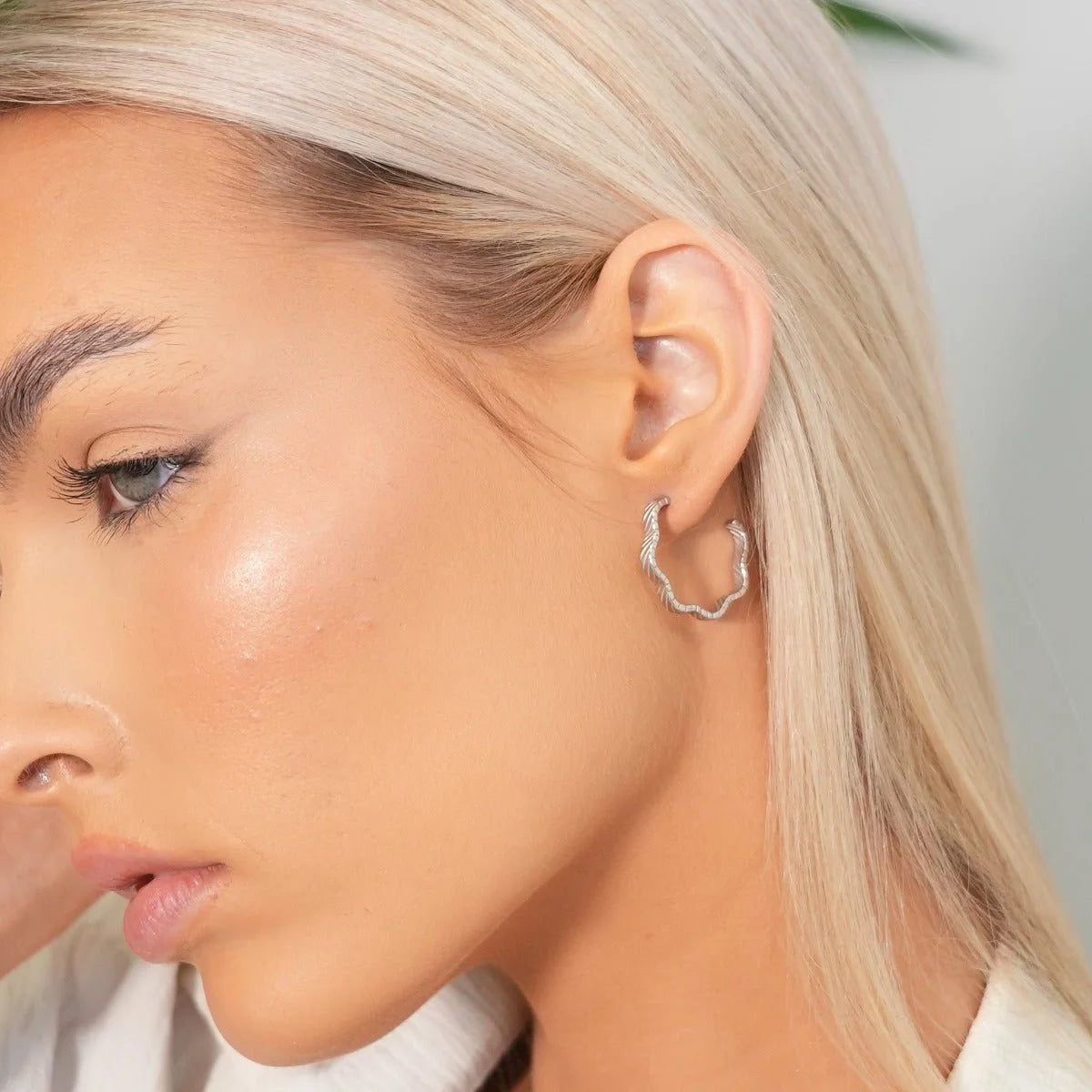 Brinco Divine Argola Wavy Texture Prata Lenogue