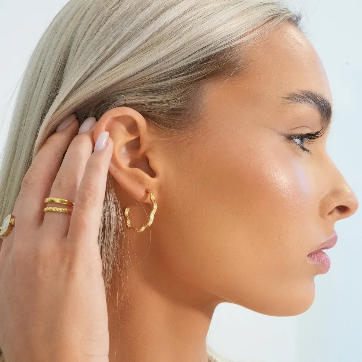 Brinco Glamorous Argola Wavy Texture Lenogue Ouro