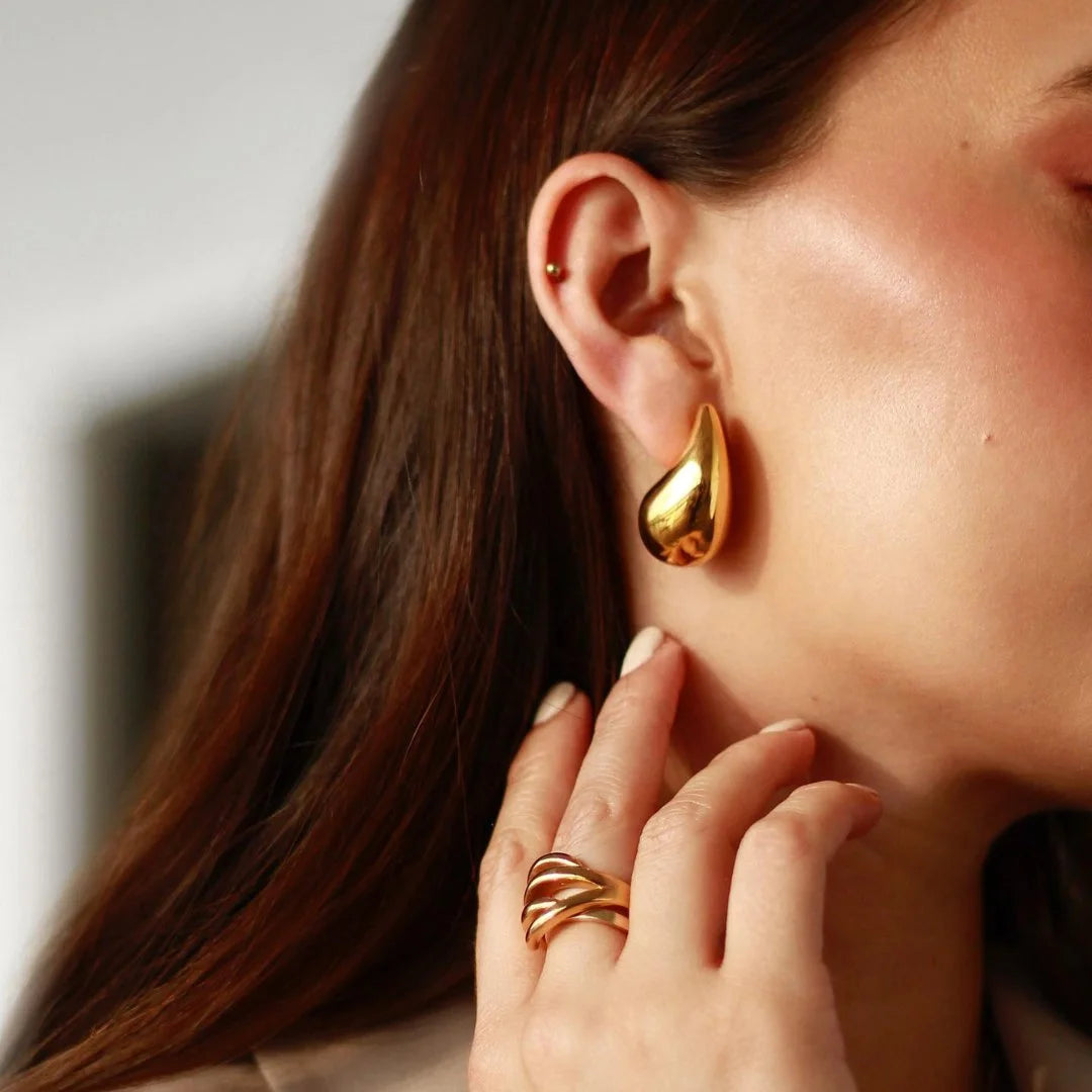 Brinco Glamorous Gota Hailey Lenogue Ouro