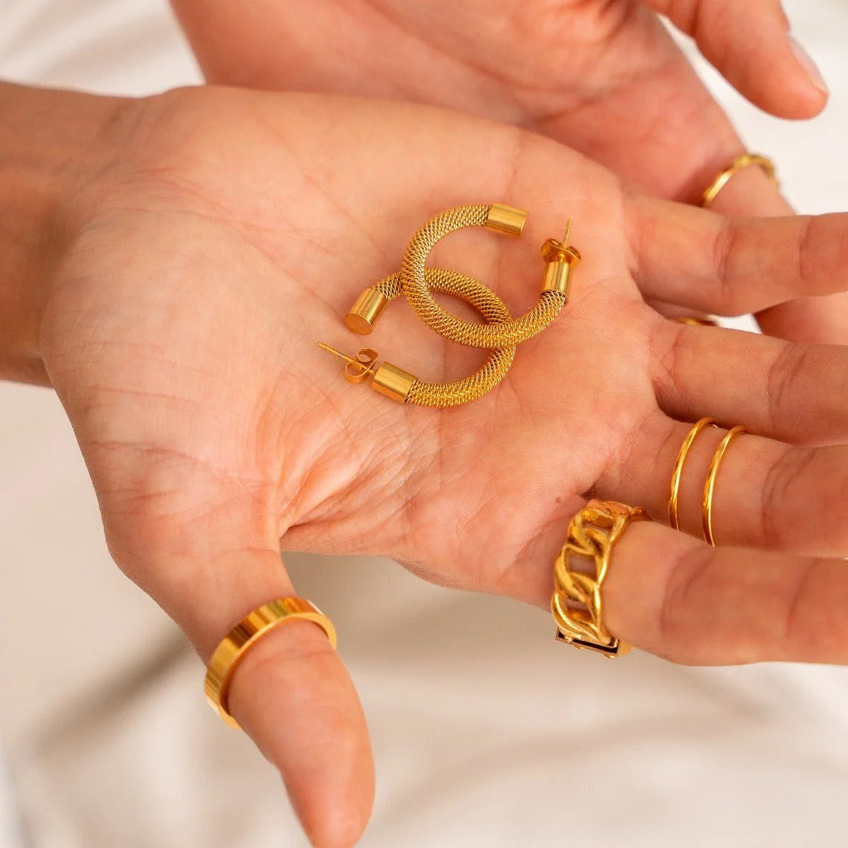 Brinco Noble de Argola Isabella Malha Lenogue Ouro