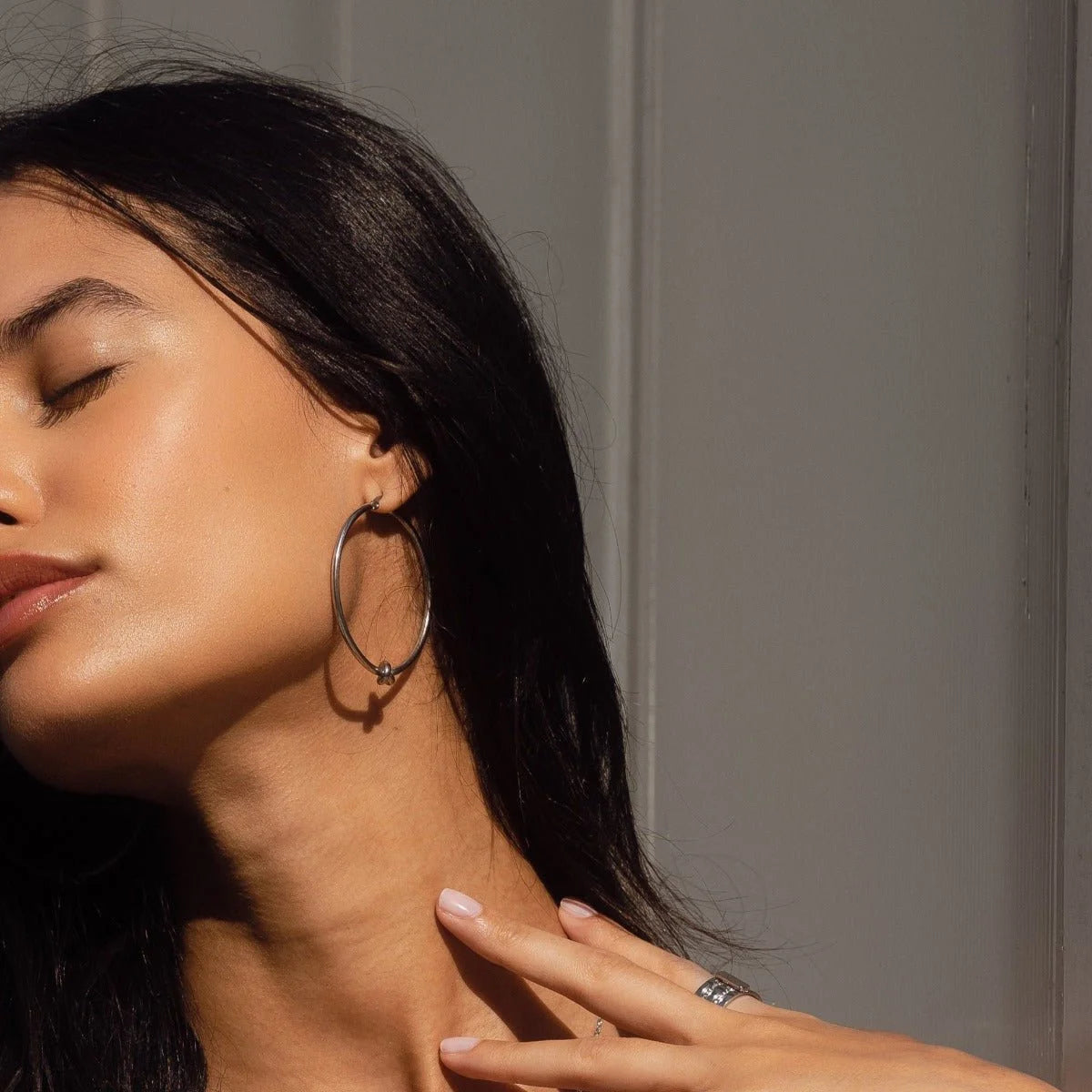 Brinco Radiant de Argola Nó Central Prata Lenogue