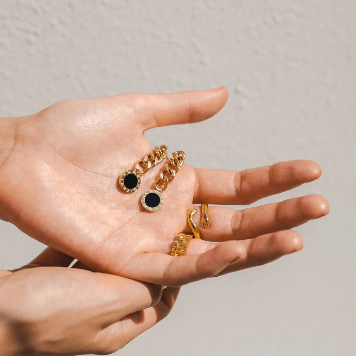 Brinco Royal Corrente Glamour Pedra Onix Lenogue Ouro