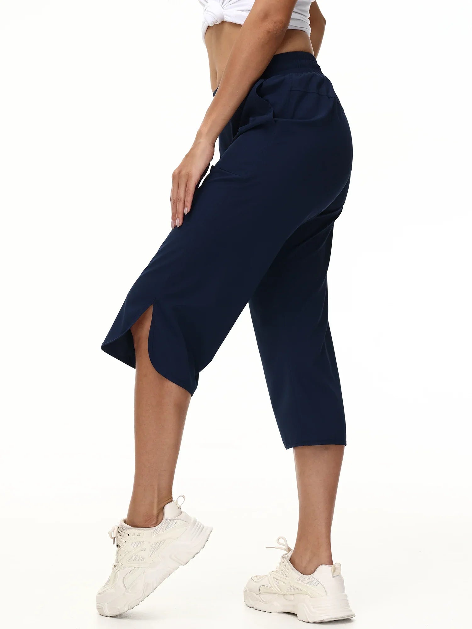 Calça Capri de Tecido Tecnológico Wide Leg com Bolsos Cargo Lenogue