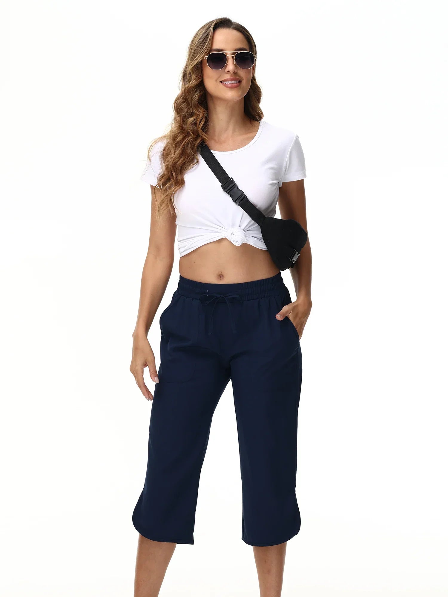 Calça Capri de Tecido Tecnológico Wide Leg com Bolsos Cargo Lenogue