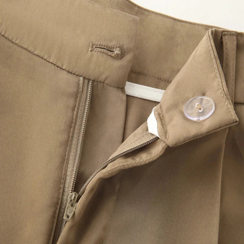 Calça Pantalona de Cetim com Cinto e Bolsos Chic Lenogue
