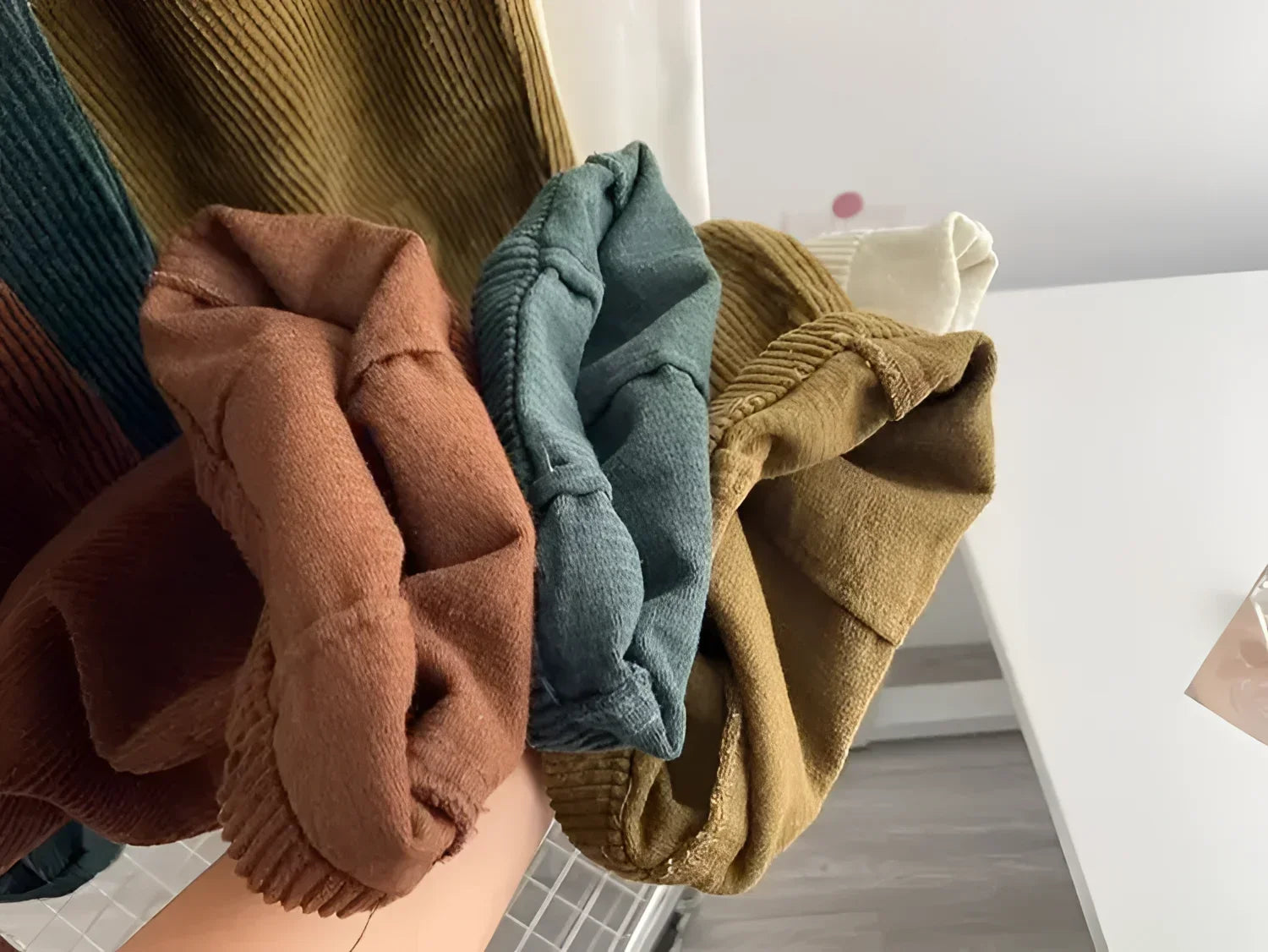 Calça Reta de Cintura Alta em Veludo Cotelê para Outono Lenogue