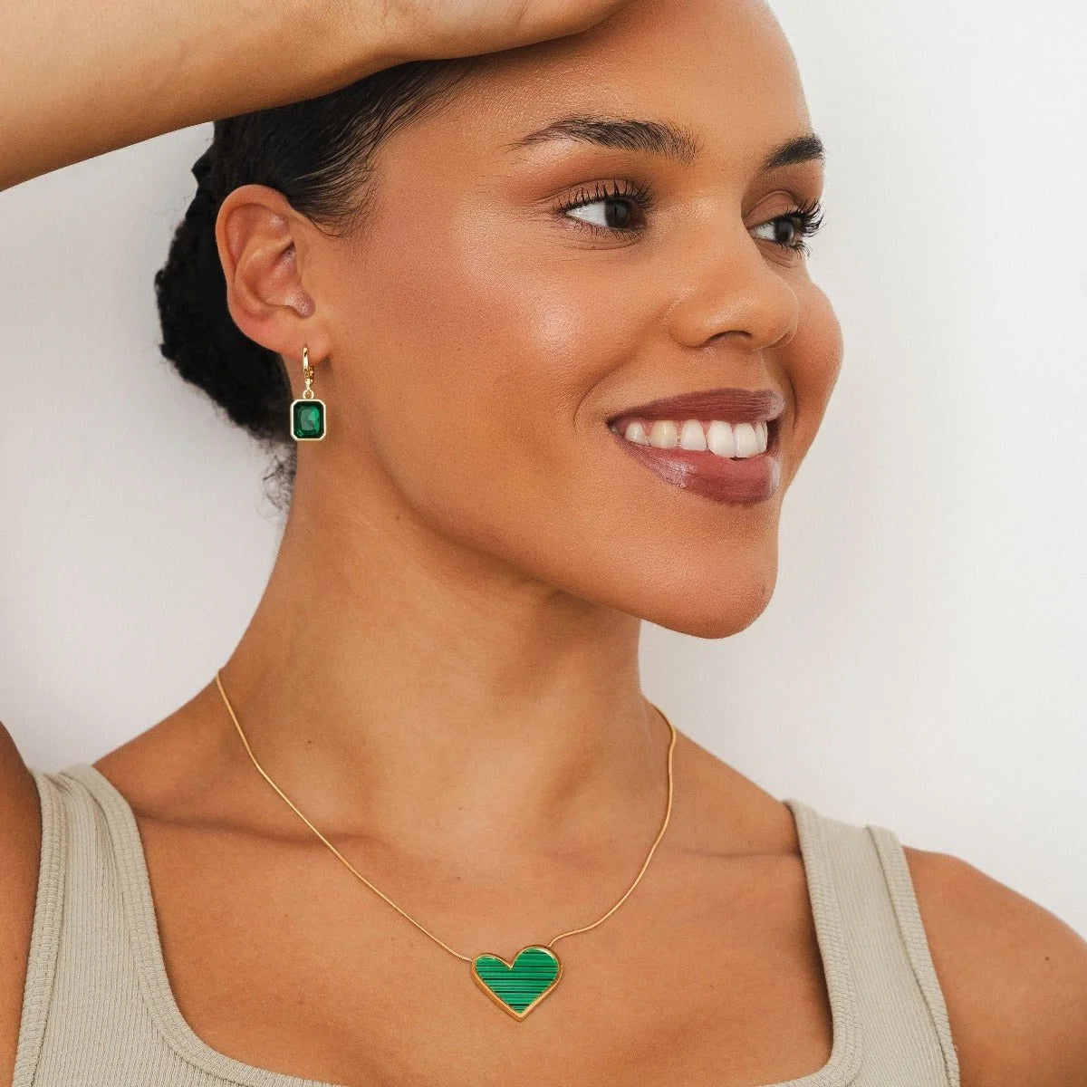 Colar Divine Sweet Alhambra Inspiração Coração Verde Lenogue 45cm