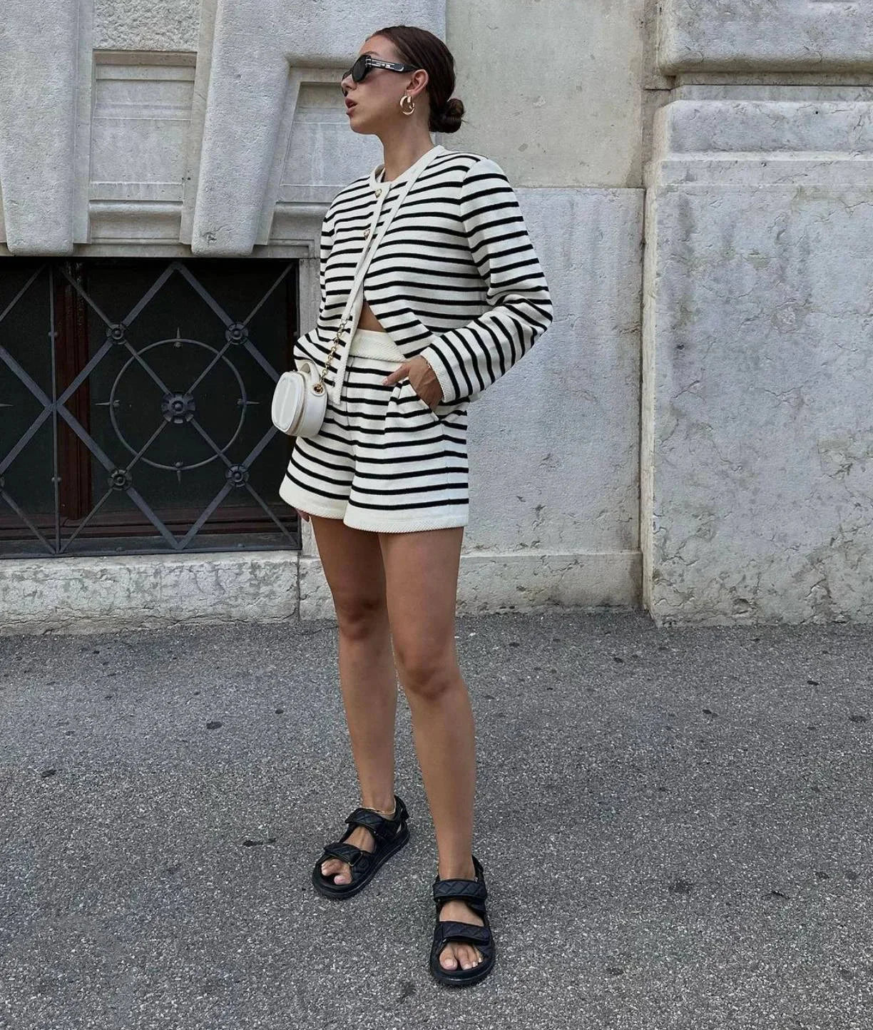 Conjunto Tricot Listrado com Cardigã e Shorts para Eventos Lenogue