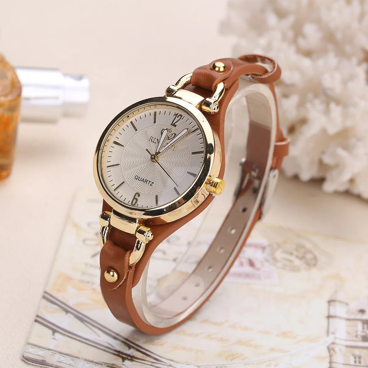 Relógio Feminino de Couro com Pulseira e Fivela Éclat Lenogue Marrom