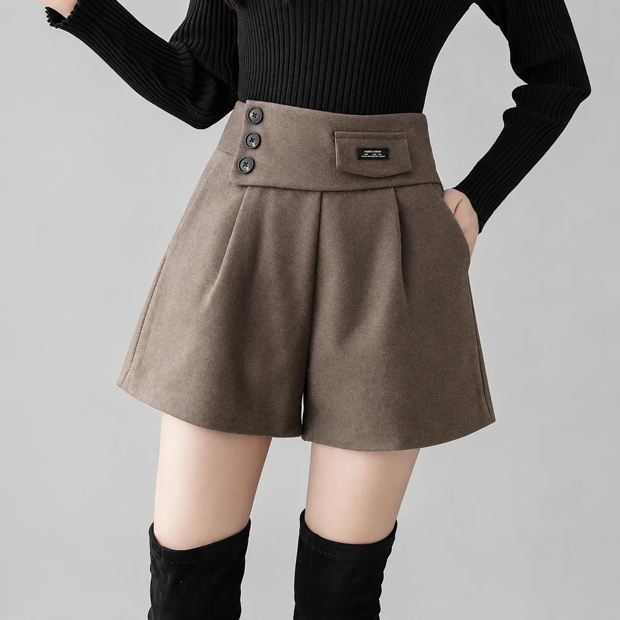 Shorts de Lã Plissado com Cintura Alta Wide Leg Chic Lenogue
