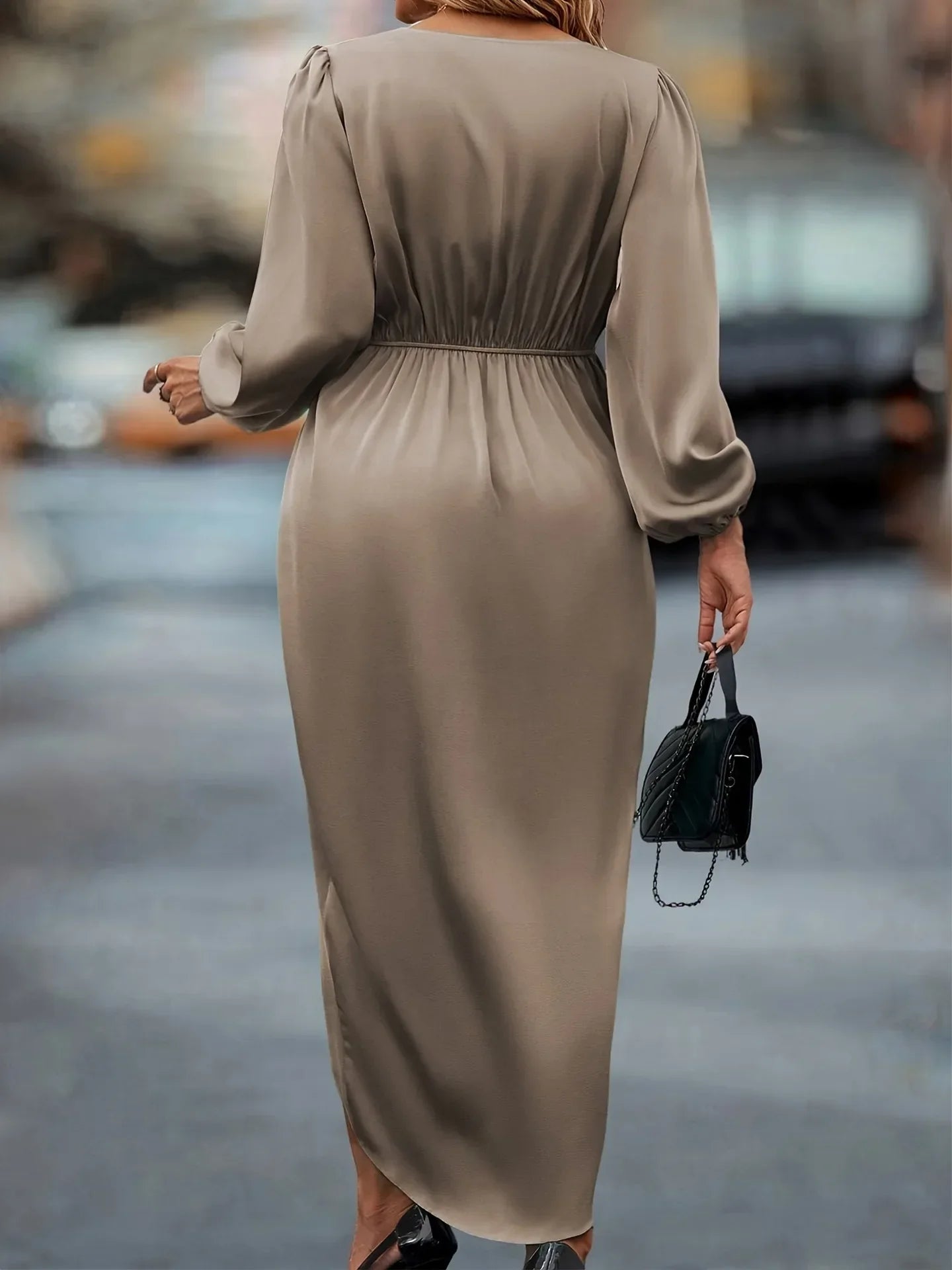 Vestido Longo de Cetim Drapeado Decote v Manga Longa Lenogue