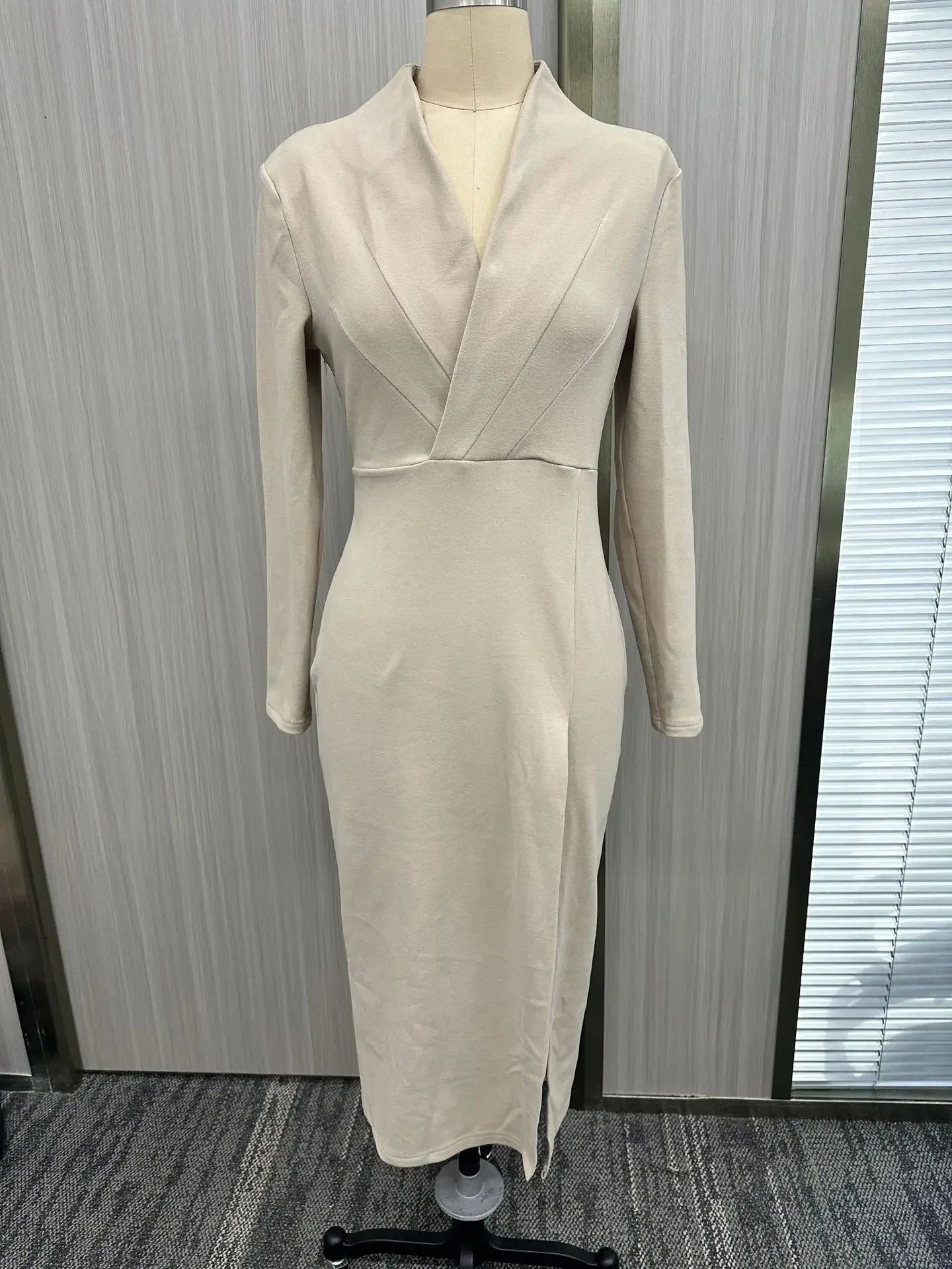 Vestido Midi de Malha Decote v Manga Longa Lenogue