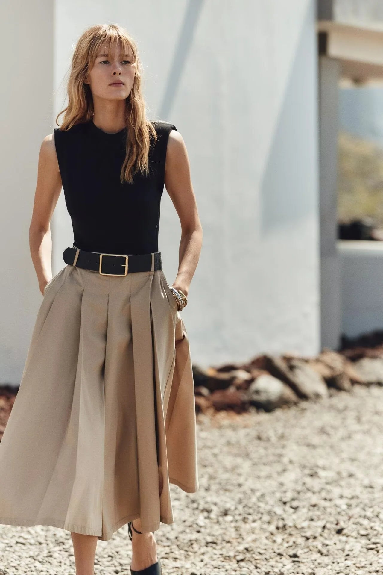 Vestido Midi Plissado em Tricot com Cinto para Festas Lenogue