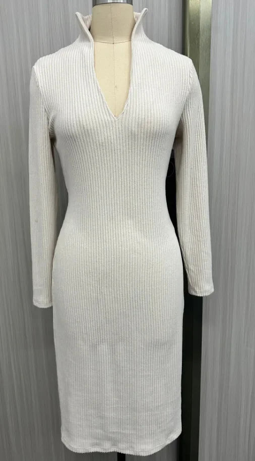Vestido Midi Tricot Gola Alta com Cinto Ajustável Lenogue