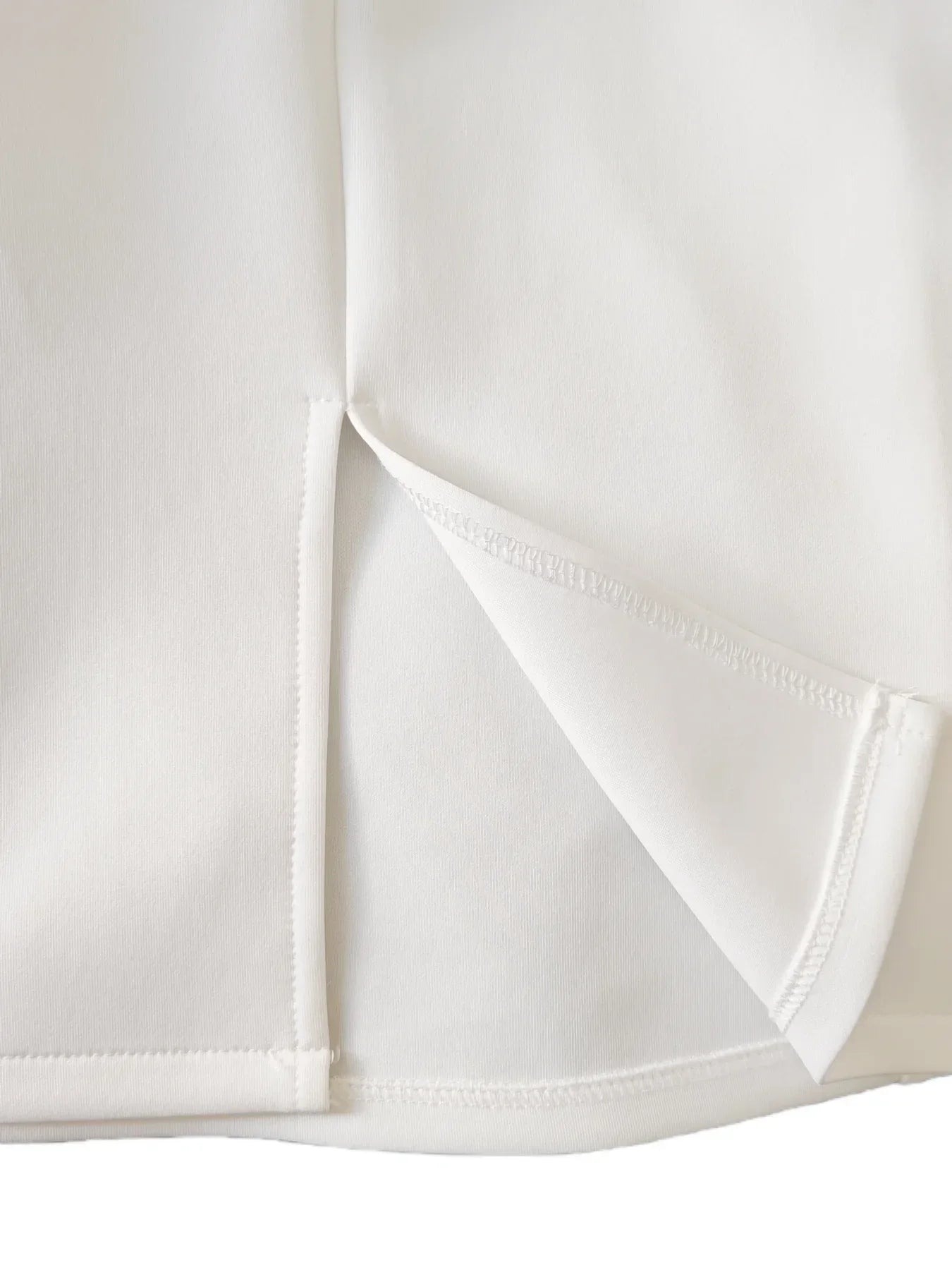 Vestido Midi Tubinho Gola Alta sem Mangas Lenogue