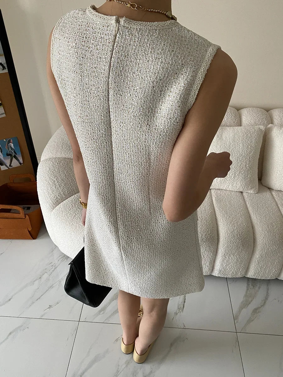 Vestido Tweed sem Mangas Bordado em Paetês Lenogue