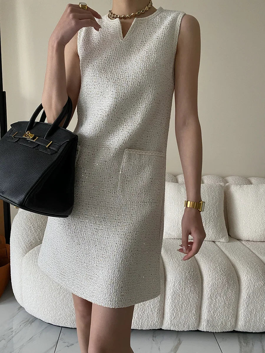 Vestido Tweed sem Mangas Bordado em Paetês Lenogue