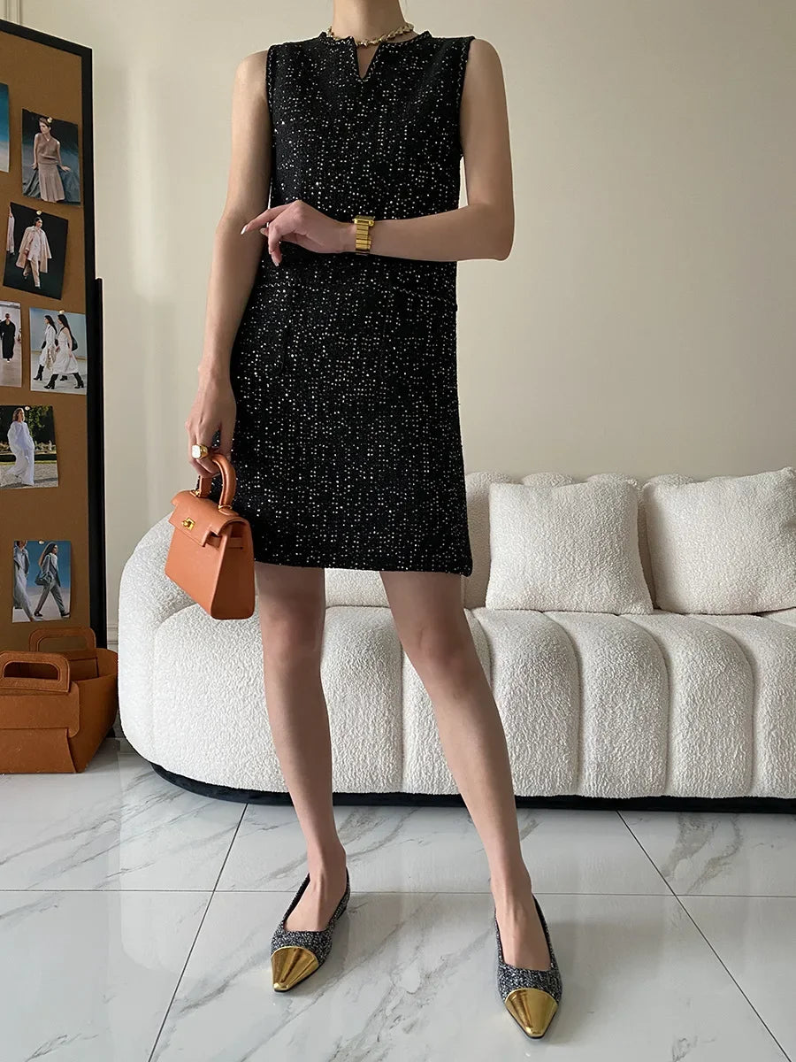 Vestido Tweed sem Mangas Bordado em Paetês Lenogue