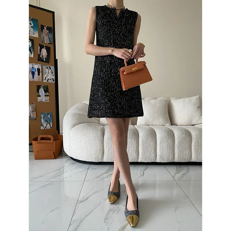 Vestido Tweed sem Mangas Bordado em Paetês Lenogue