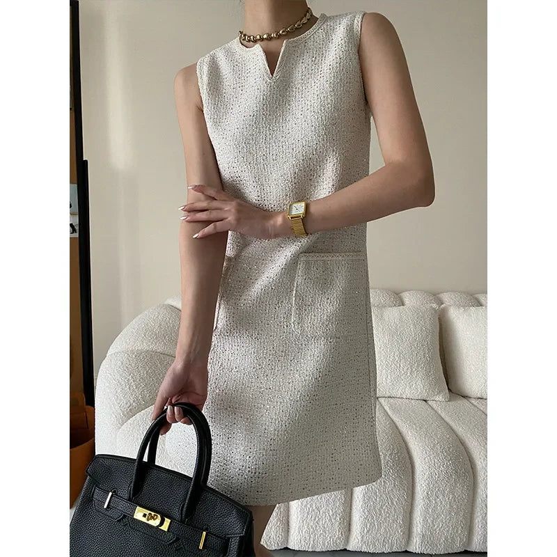 Vestido Tweed sem Mangas Bordado em Paetês Lenogue