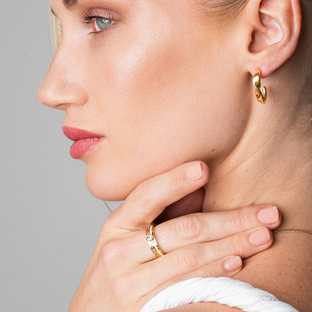 Anel Luxurious Rainha Pedra Cristal Lenogue Ouro / 14