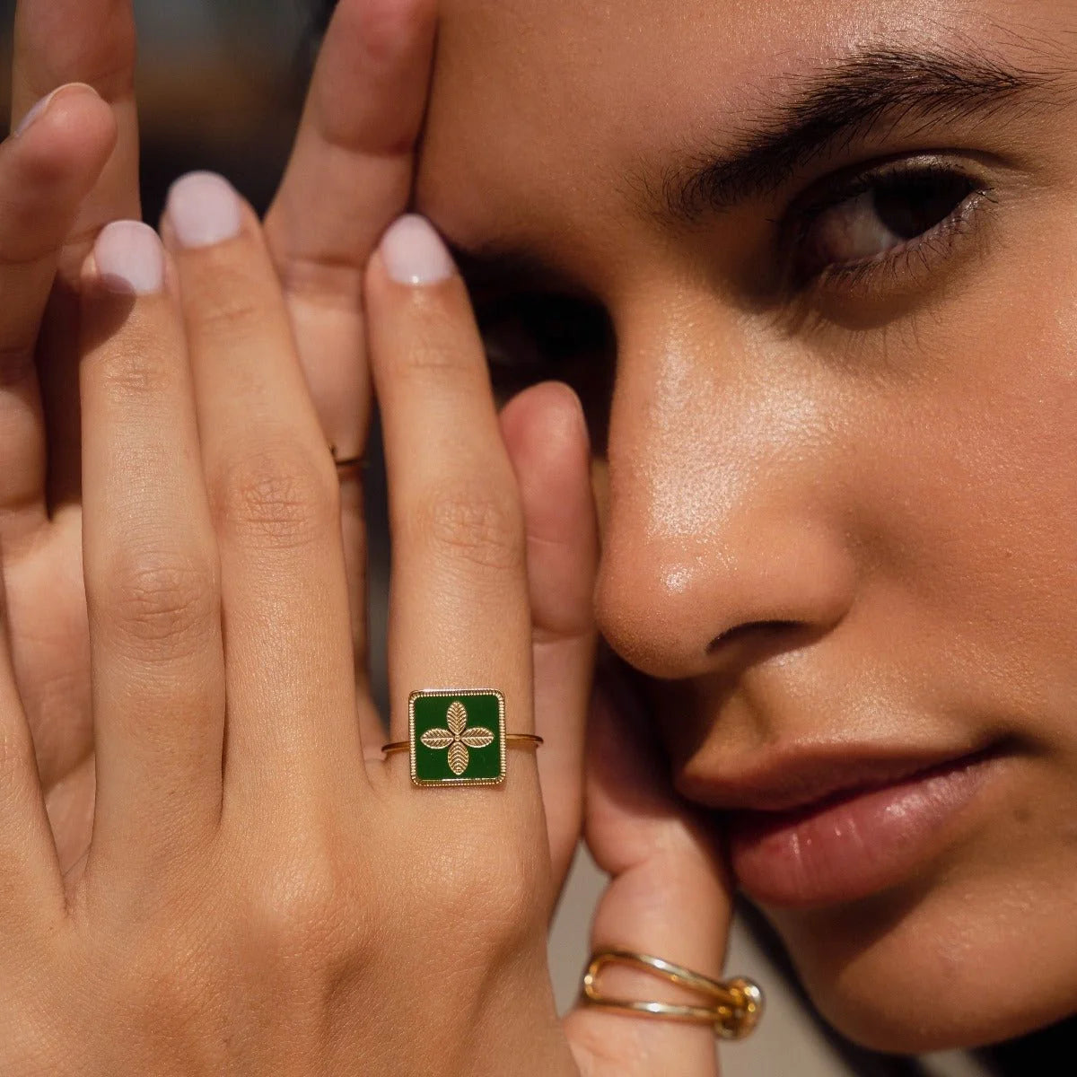 Anel Luxurious Trevo Verde Ajustável Lenogue Ouro