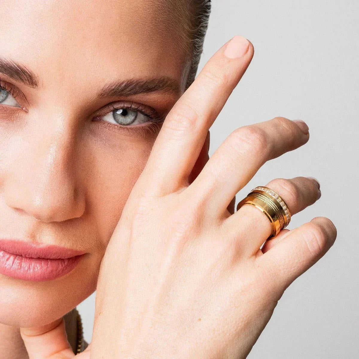 Anel Radiant Arame e Cristais Lenogue