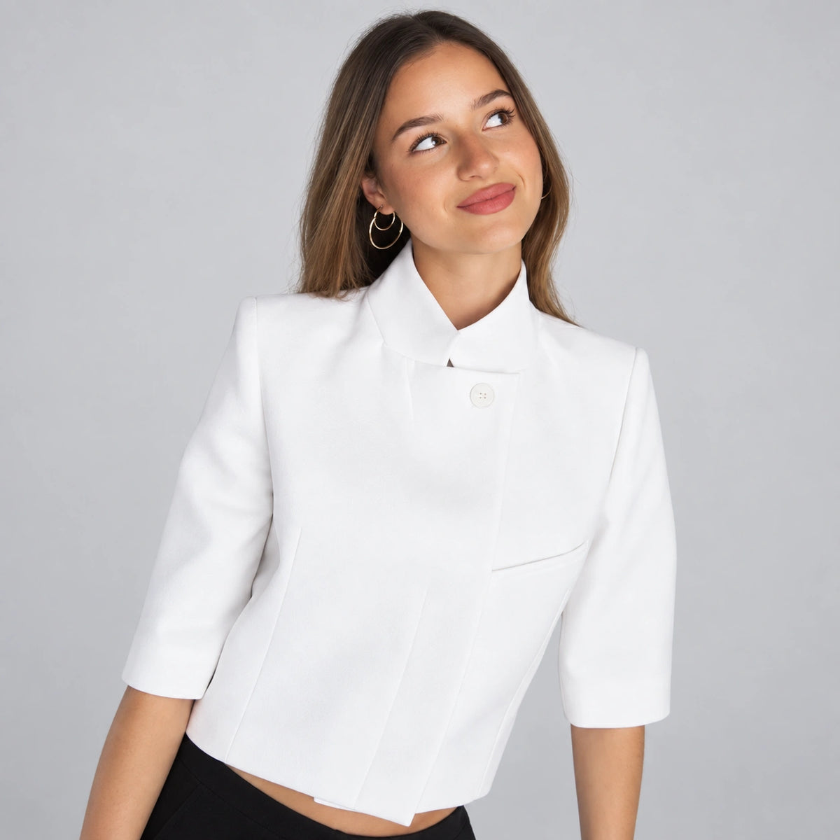 Blazer Cropped com Gola O e Fileira Única de Botões Raffiné Lenogue