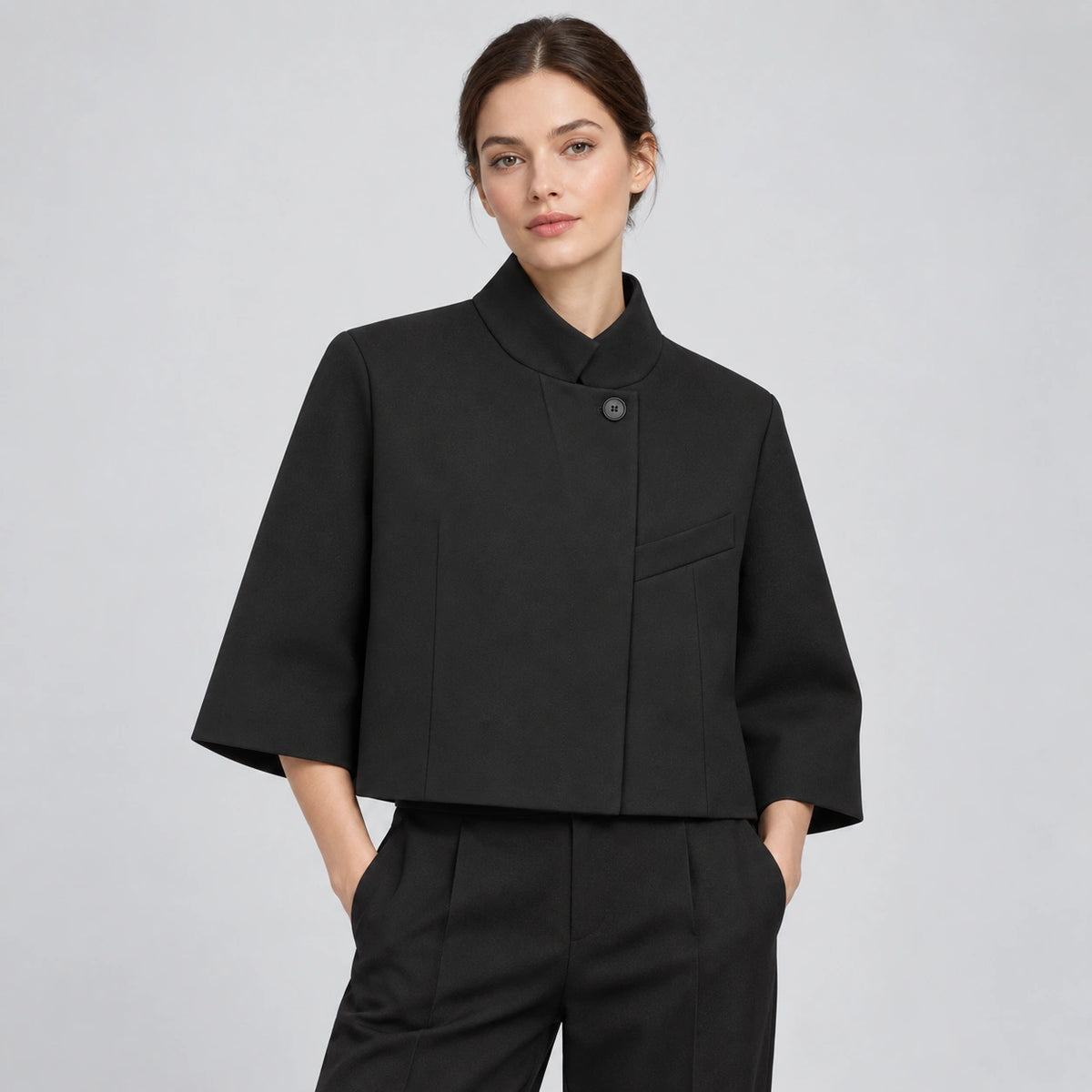 Blazer Cropped com Gola O e Fileira Única de Botões Raffiné Lenogue