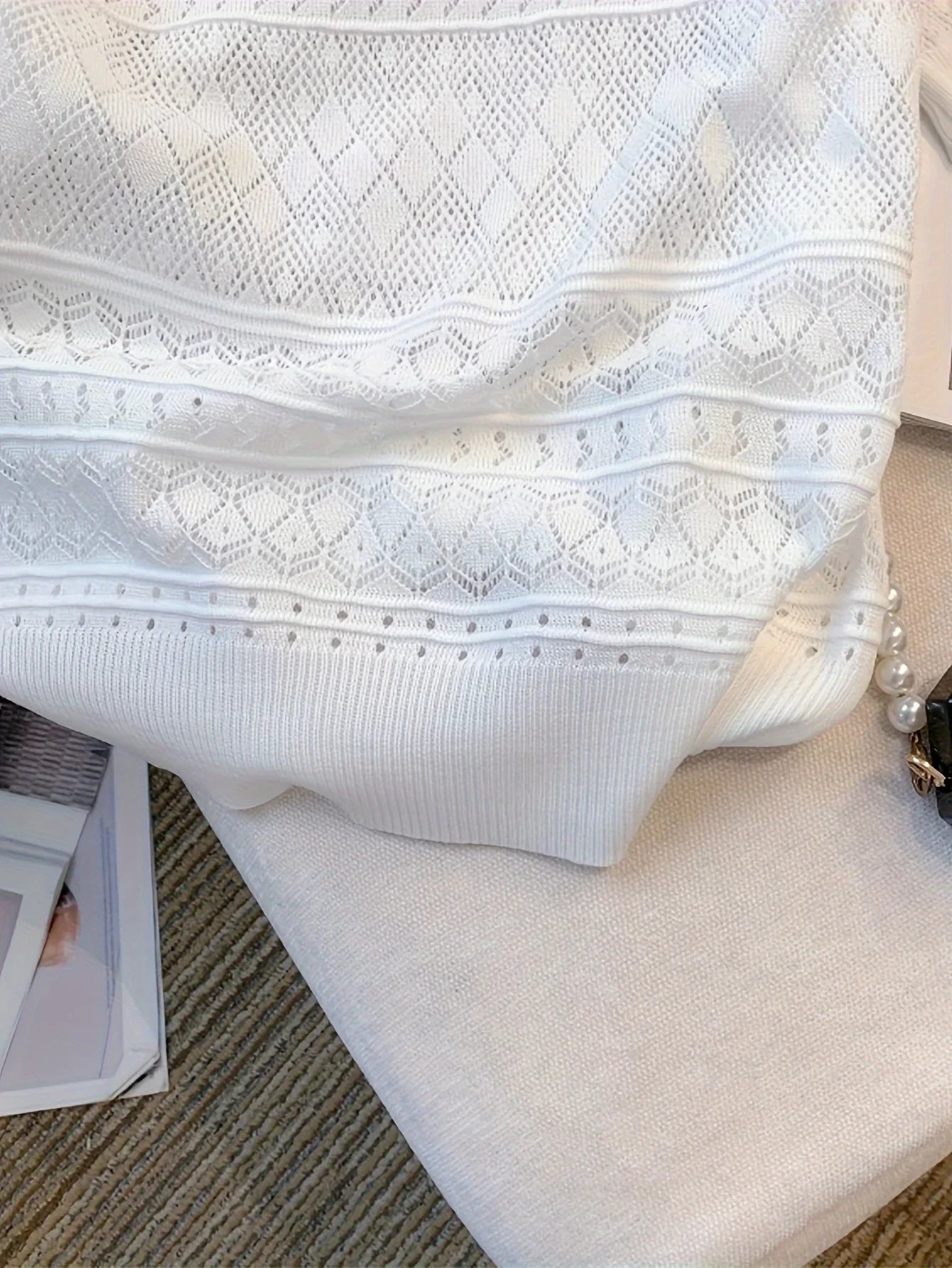 Blusa Casual em Tricot Vazado com Gola Redonda Lenogue