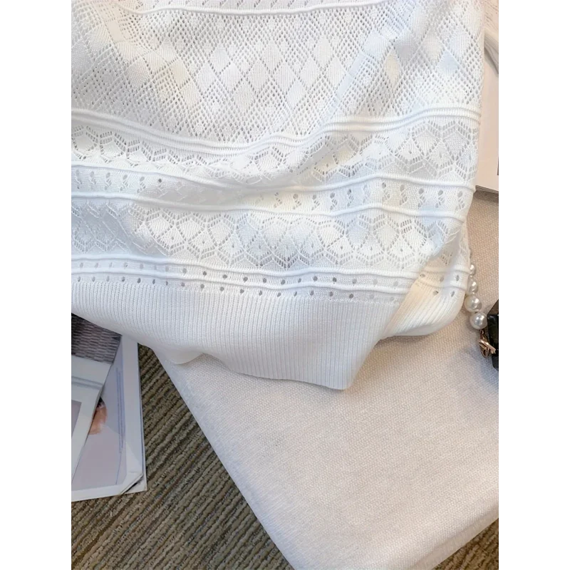 Blusa Casual em Tricot Vazado com Gola Redonda Lenogue