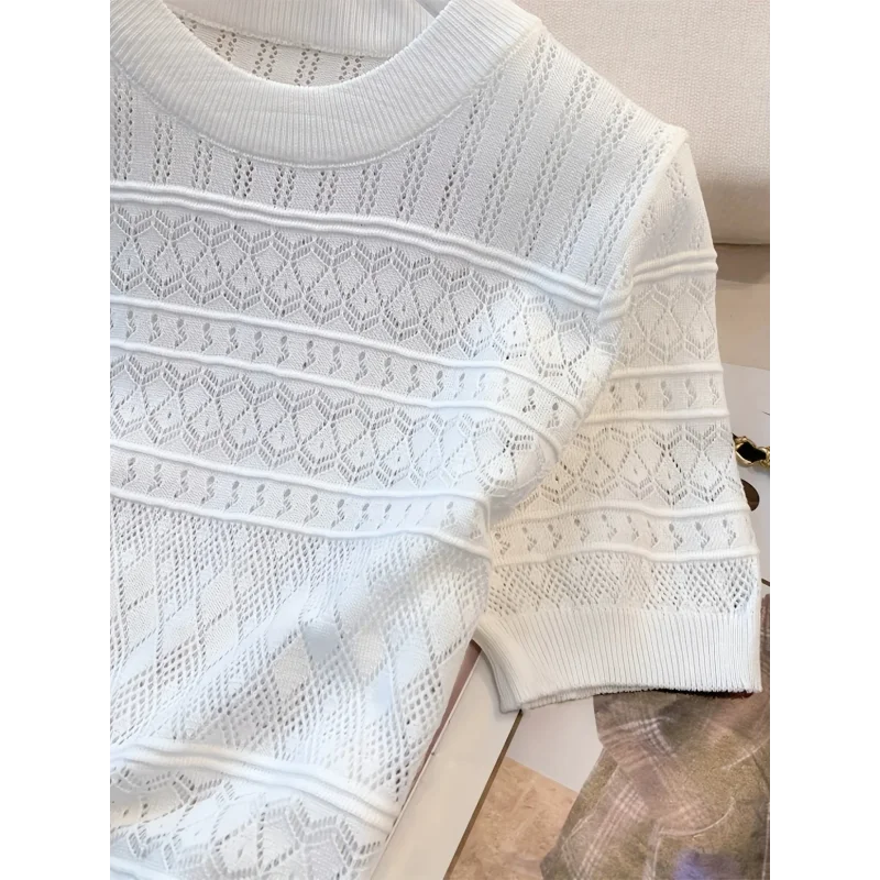 Blusa Casual em Tricot Vazado com Gola Redonda Lenogue