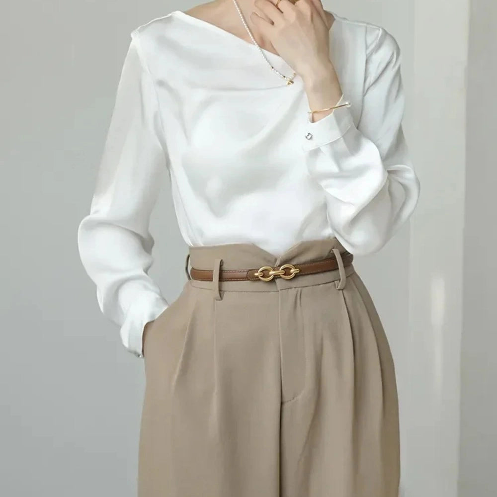 Blusa de Cetim com Gola Inclinada e Manga Longa Branco Élégant Lenogue