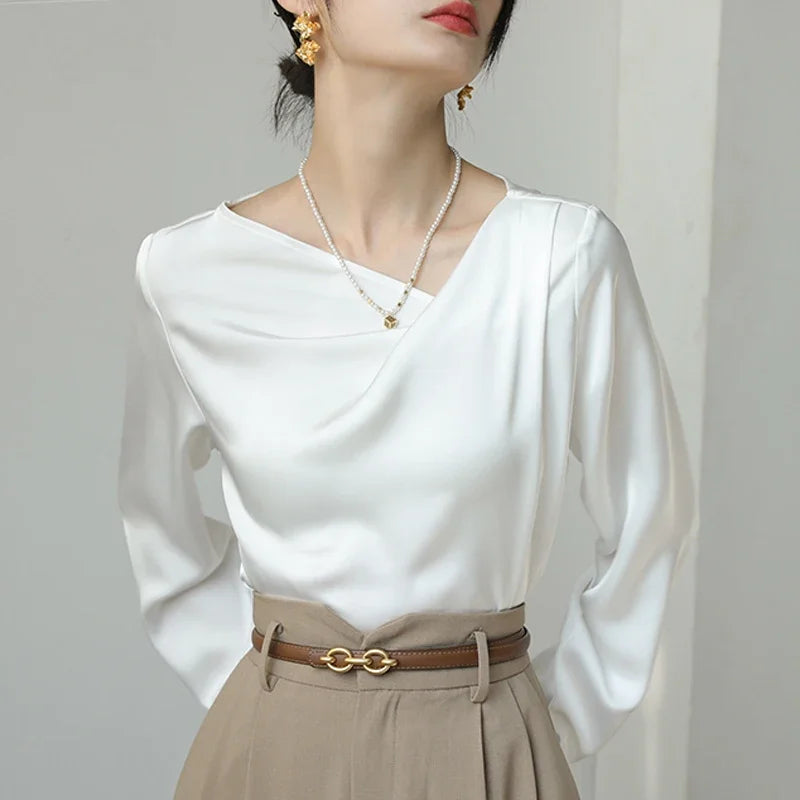 Blusa de Cetim com Gola Inclinada e Manga Longa Branco Élégant Lenogue