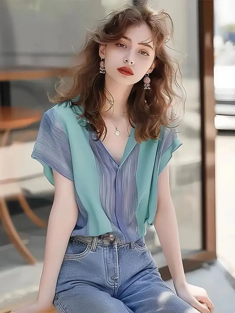 Blusa de Poliéster Listrada Gola v com Abotoamento Frontal Lenogue