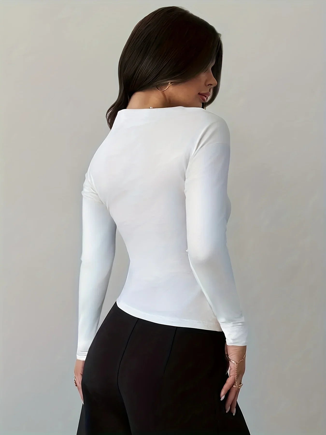 Blusa Slim Gola Assimétrica Fivela Metálica Manga Longa Lenogue