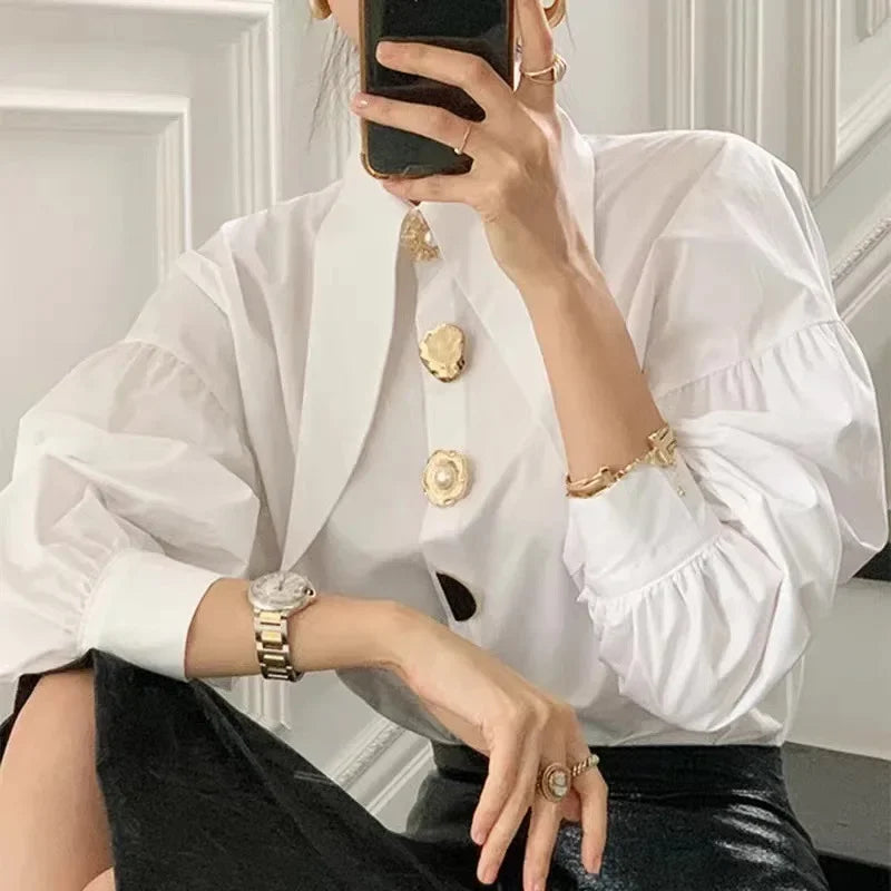 Blusa Social com Pérolas e Gola Marcante Lenogue