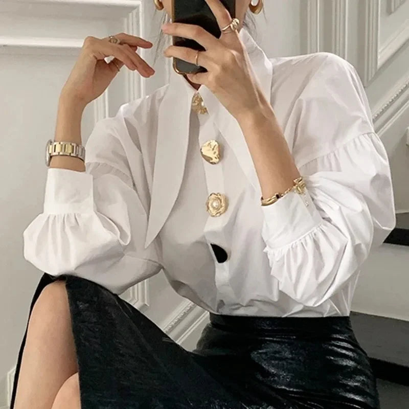 Blusa Social com Pérolas e Gola Marcante Lenogue