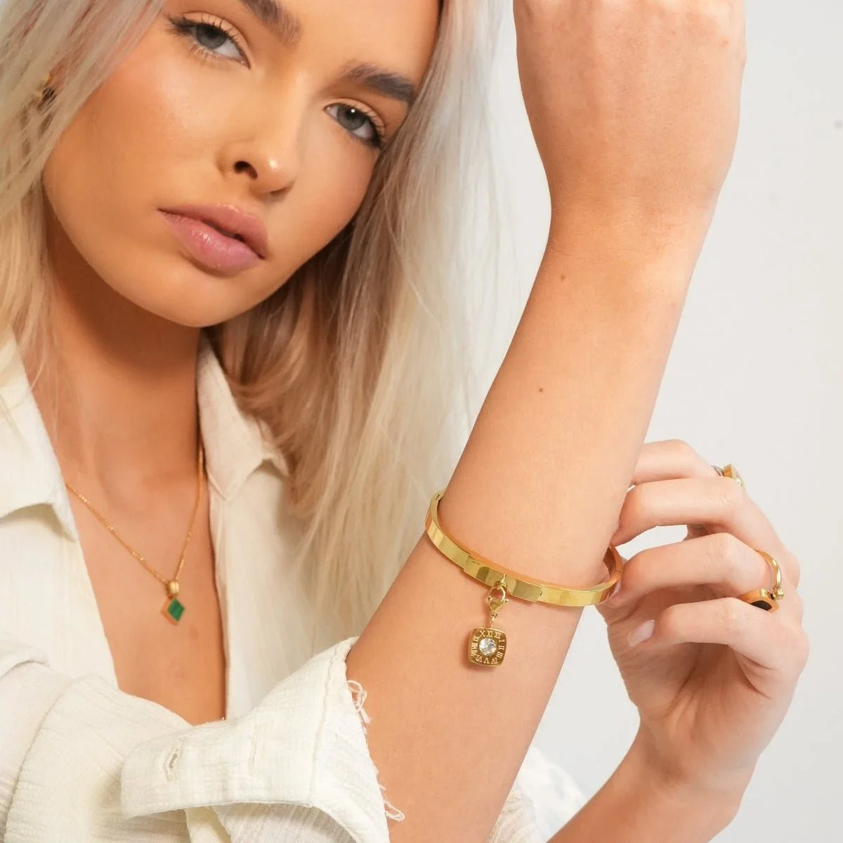 Bracelete Divine Square Charm Lenogue Ouro