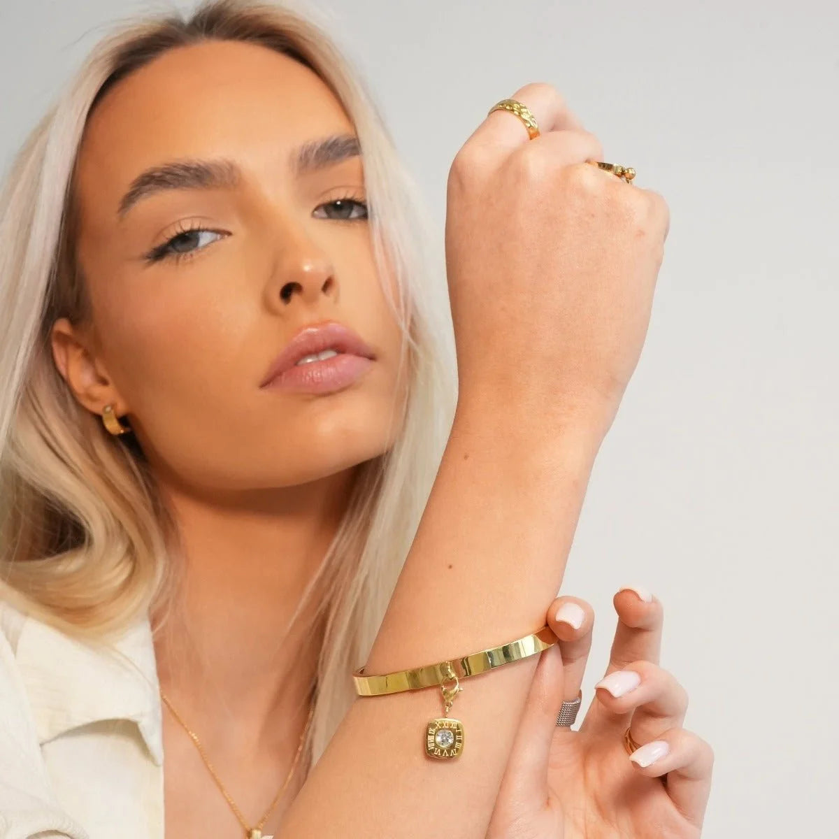 Bracelete Divine Square Charm Lenogue Ouro